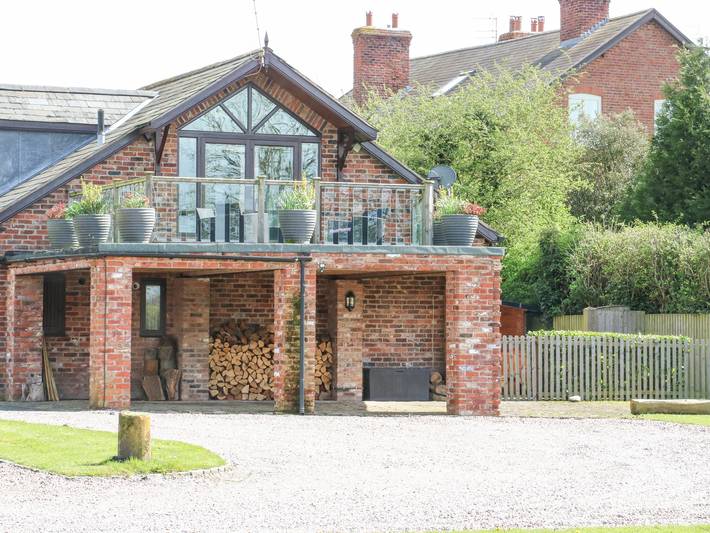 Vacation rental for 6 people, with yard in Cheshire