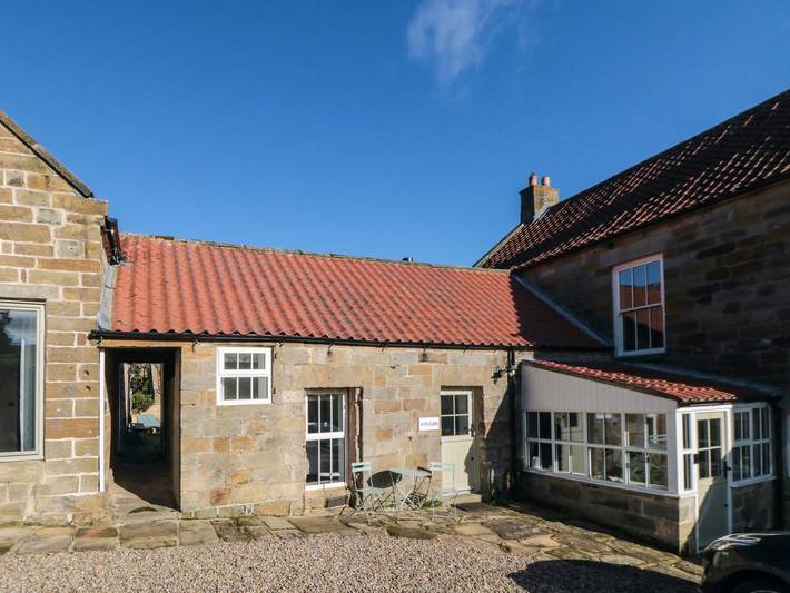 Log cabin for 2 people, with garden, with pets in North Yorkshire