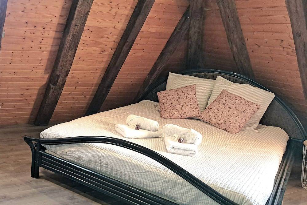 Maison Périgourdine Restaurée in Sainte-Sabine-Born, Périgord Pourpre