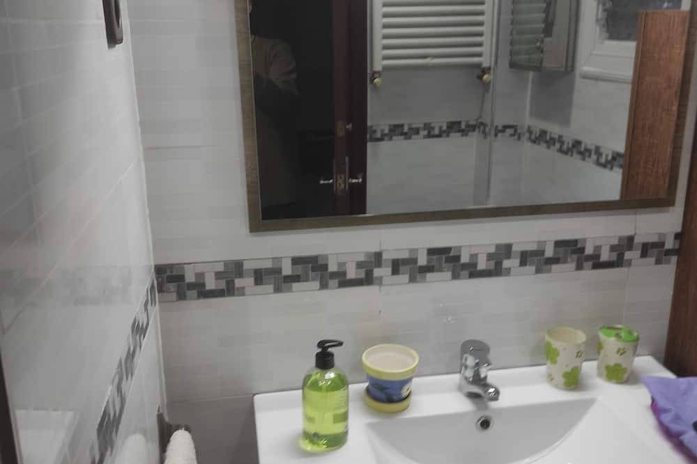 Habitación Totalmente Equipado de Alto Confort en una Casa con Jardín in Nou Barris, Barcelone