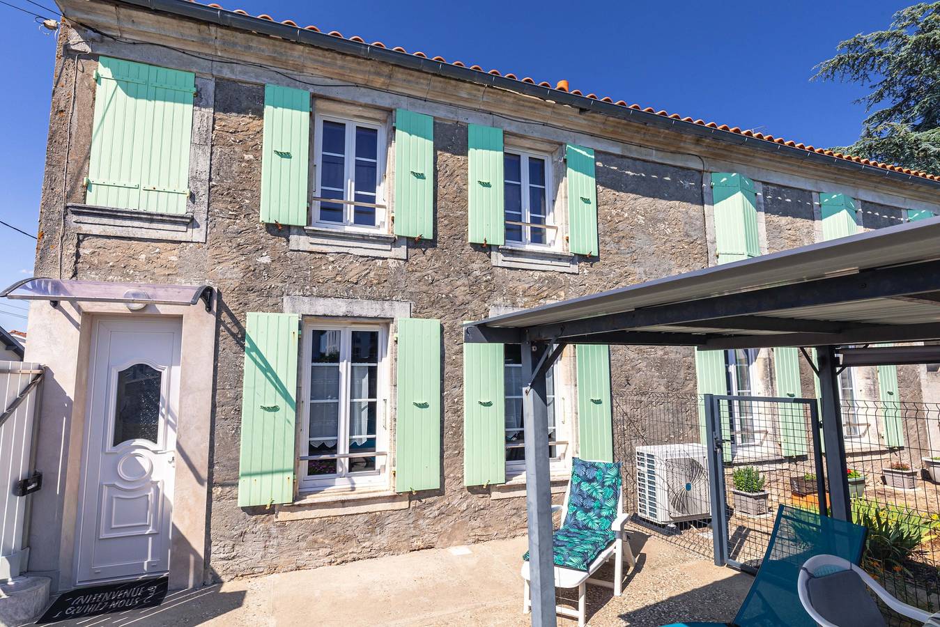 Ganze Wohnung, Apartment 'Chez Catherine Et Gérard' mit privater Terrasse, Wlan und Klimaanlage in Tonnay-Charente, Rochefort und Umgebung
