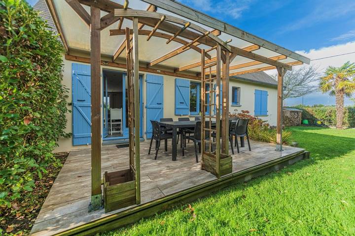 Gîte pour 8 personnes, avec jardin ainsi que terrasse et vue sur le lac, animaux acceptés