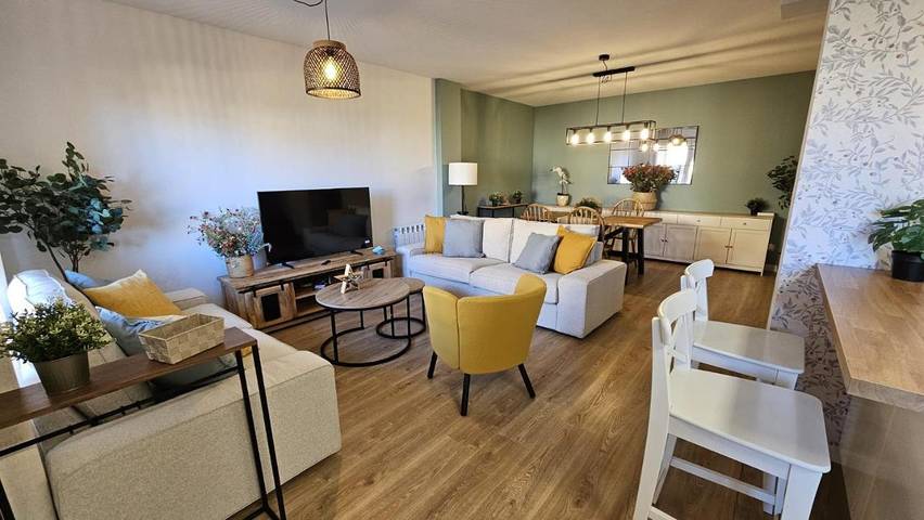 Casa de vacaciones para 7 personas, con vistas además de piscina y jardín en Comillas