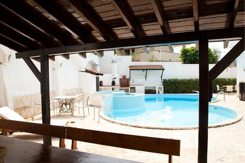 Escalier Villa Prestigieuse Avec 11 Lits, Piscine, Panorama de la plage à 250m in Leporano Marina, Leporano