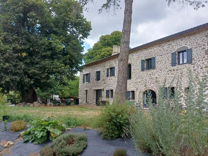 Location de vacances pour 6 personnes, avec vue et jardin à Craponne-sur-Arzon