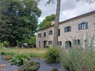 Gîte pour 6 personnes, avec vue et jardin à Craponne-sur-Arzon