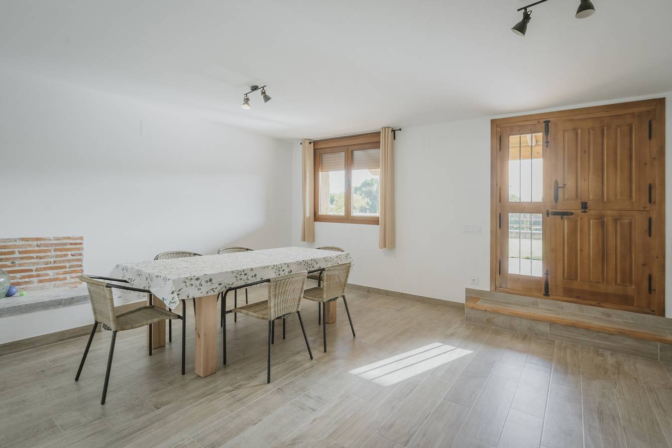Ferienwohnung 'Velasco I' mit privater Terrasse, Wi-Fi und Klimaanlage in Cabañas de Polendos, Segovia Provinz
