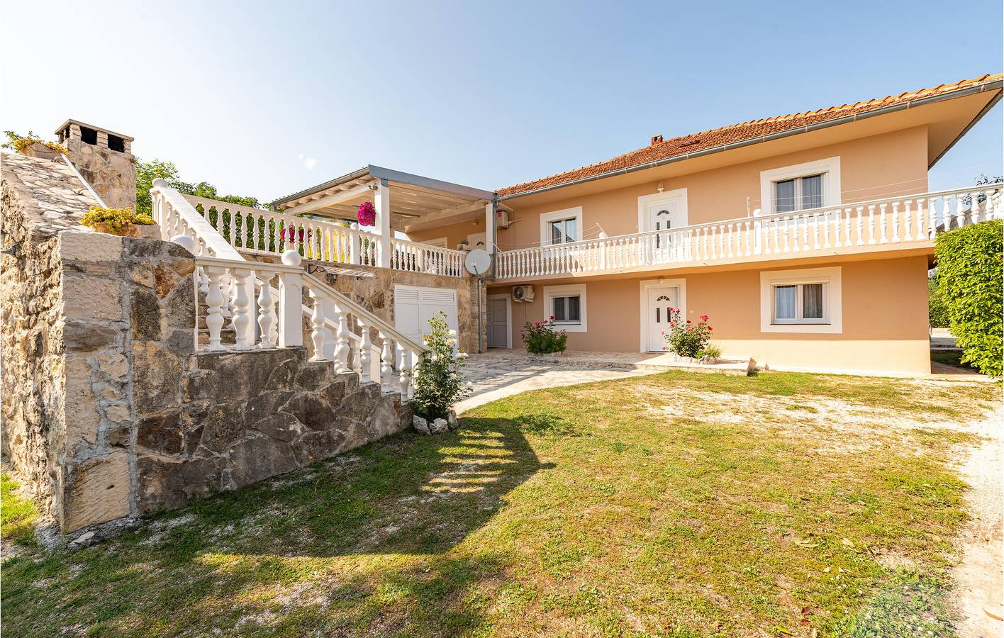 Ferienhaus für 8 Personen mit Terrasse in Poličnik, Zadar