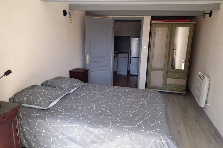 Location de vacances pour 2 personnes, avec terrasse ainsi que jardin et piscine à Vers-Pont-du-Gard - 2