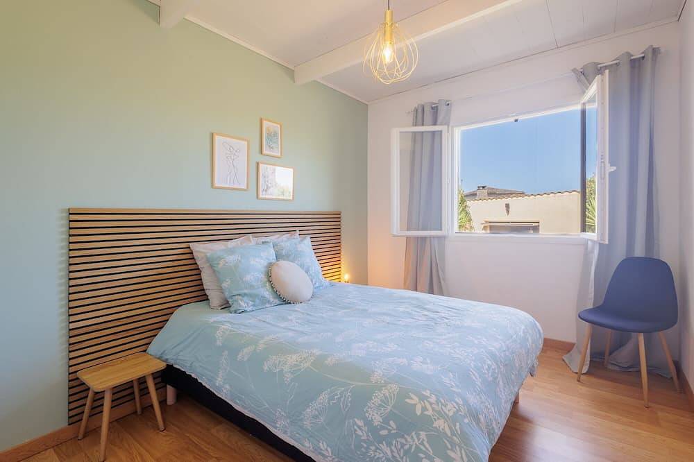 Beautiful air-conditioned villa, sleeps 11, private pool, near Moriani Plage. in Talasani, Corte e dintorni