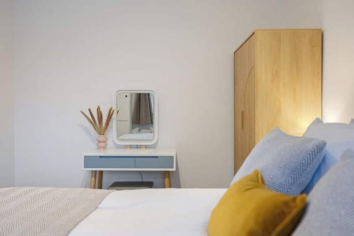 Entire apartment, The Hideaway - Perfect for professionals, contractors and leisure guests in Ash (Guildford), Guildford