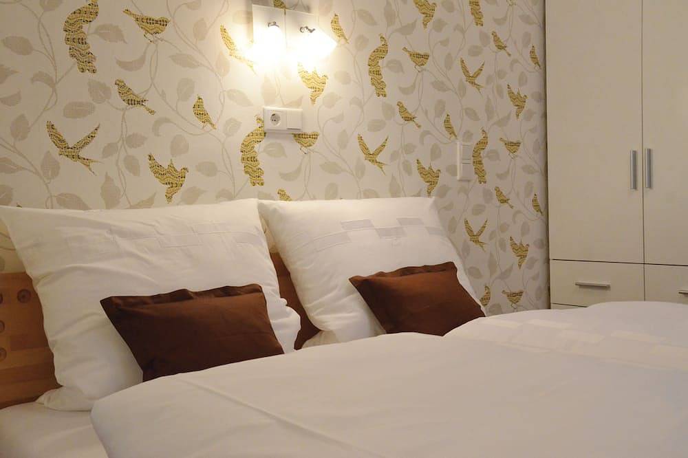 Entire apartment, Reisekultouren Apartment Leopold in the center of Detmold in Detmold, Kreis Lippe