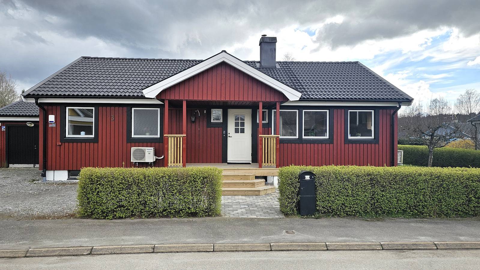 Hus för 9 Personer, med trädgård samt terass och bastu och bubbelpool
