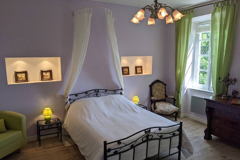 Chambre d'hôte spacieuse avec vue montagne in Montaillou, Ariège