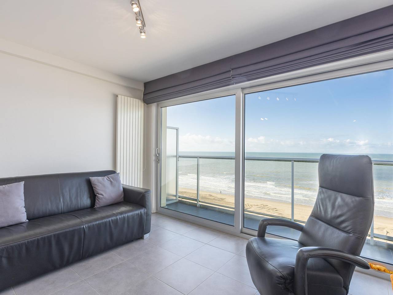 Charming studio on the seafront with sea view in Middelkerke, Costa belga