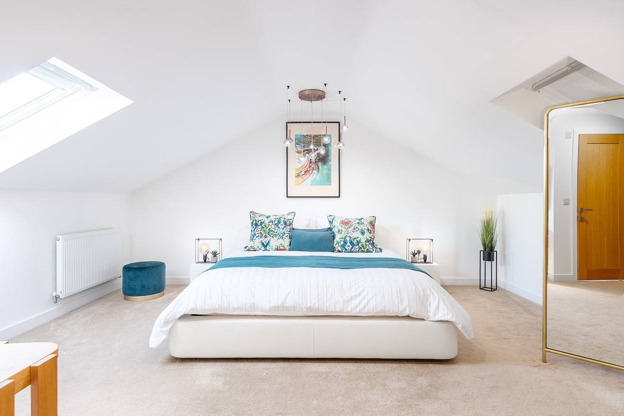 Lincoln 4-Beds, Sleeps 13, Hot Tub & Pet Friendly in Welton (Lincolnshire), Lincolnshire