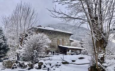 Gîte pour 8 personnes, avec terrasse ainsi que jardin et jacuzzi, animaux acceptés à Illier-et-Laramade