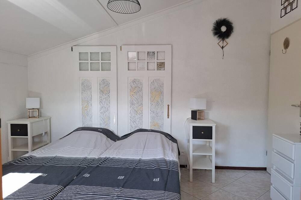 Villa with private pool in a charming wooded park with ancillary activities in Lombez, Gers