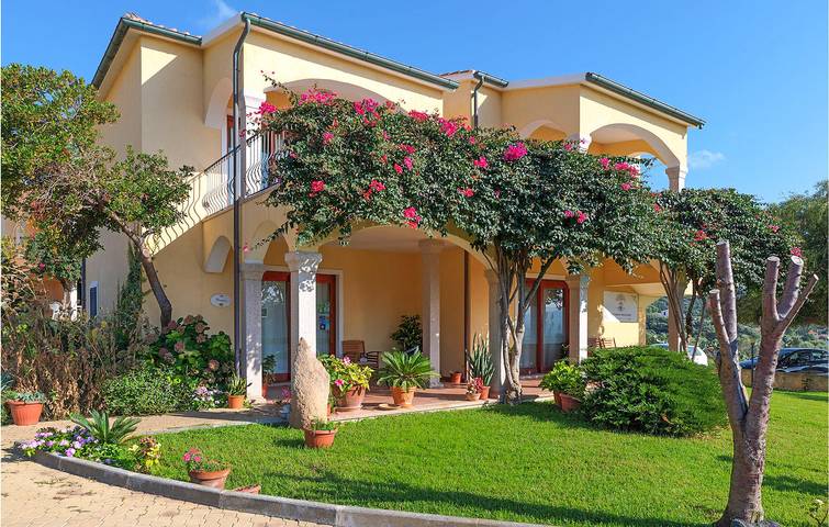 Gîte pour 4 personnes, avec piscine et terrasse à Badesi - 3