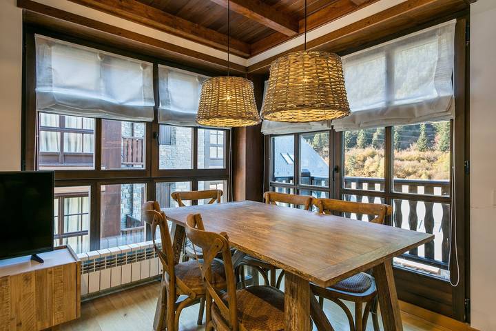 Ganze Wohnung, Ferienwohnung für 5 Personen mit Balkon in Baqueira, Naut Aran