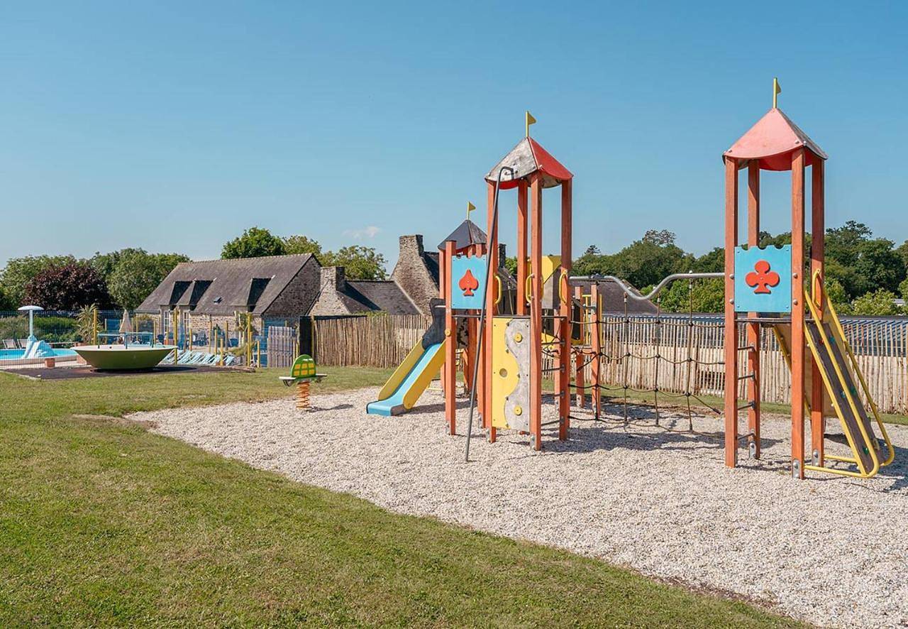 Mobil Home Xxl 4 chambres - Camping La Hallerais in Taden, Région de Dinan