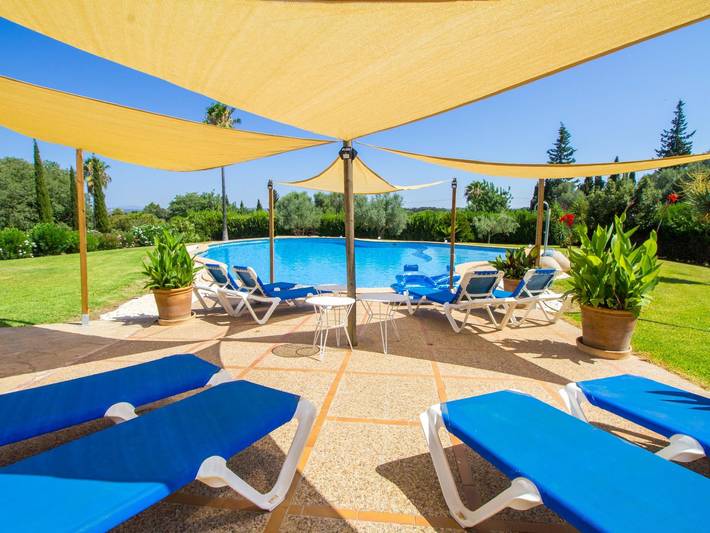 Magnificent villa with a spectacular pool in Búger, Majorca Center