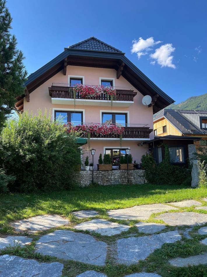 Ferienhaus für 6 Personen, mit Balkon und Terrasse sowie Garten in Weißpriach