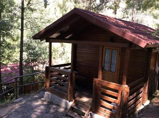 Camping para 3 personas, con vistas y terraza además de piscina y jardín - 1