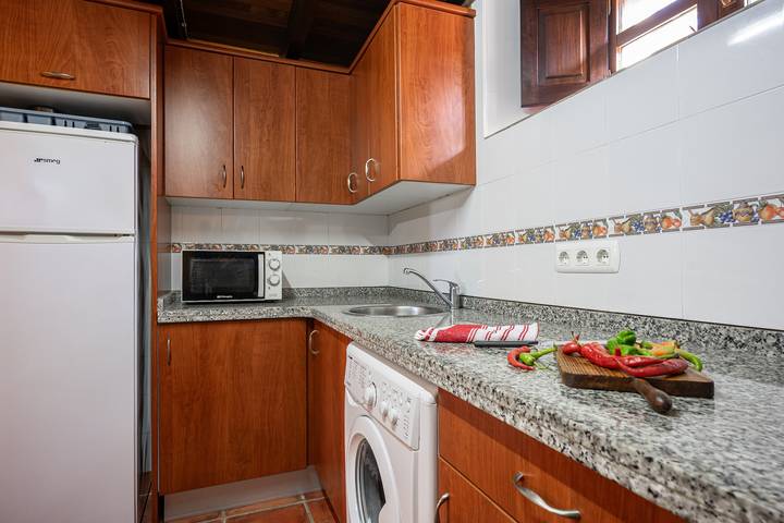 Casa rural 'El Llosín' con terraza privada, balcón y Wi-Fi in Sebreño, Ribadesella