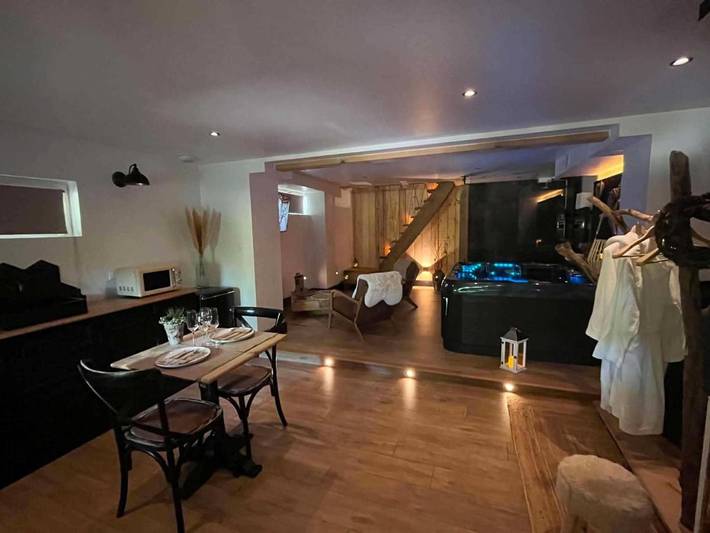 Chambre d’hôte pour 2 personnes, avec Balcon et Jacuzzi ainsi que Terrasse et Jardin à Ardres