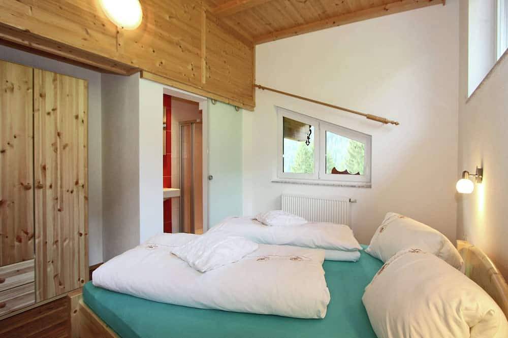 Entire apartment, Apartment in Fügenberg near Ski Slopes in Tux Alps, Fügen