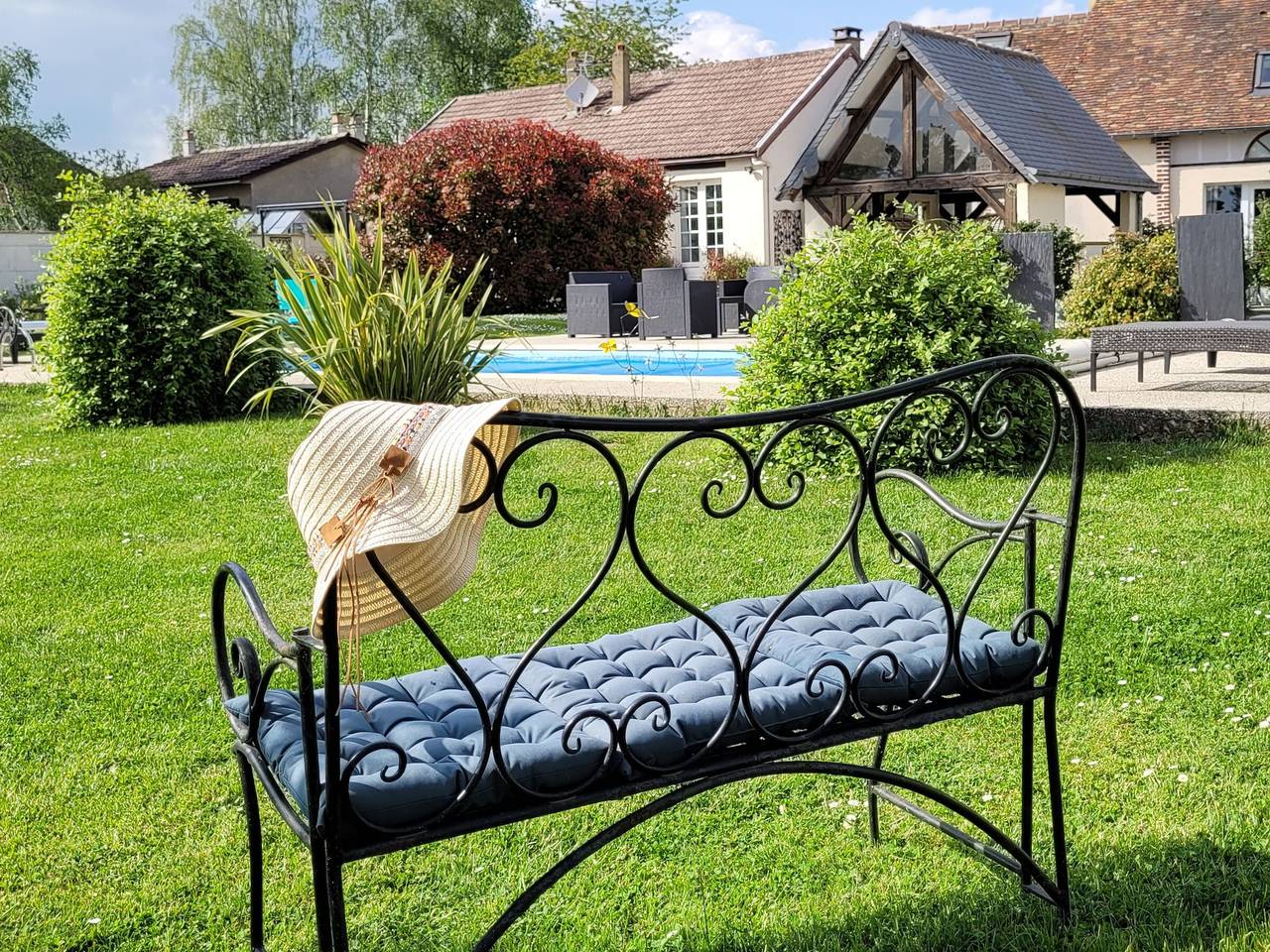 Longère rénovée avec piscine, spa et hammam aux portes de Chartres, pour 12 personnes in Bailleau-l'Évêque, Région de Chartres