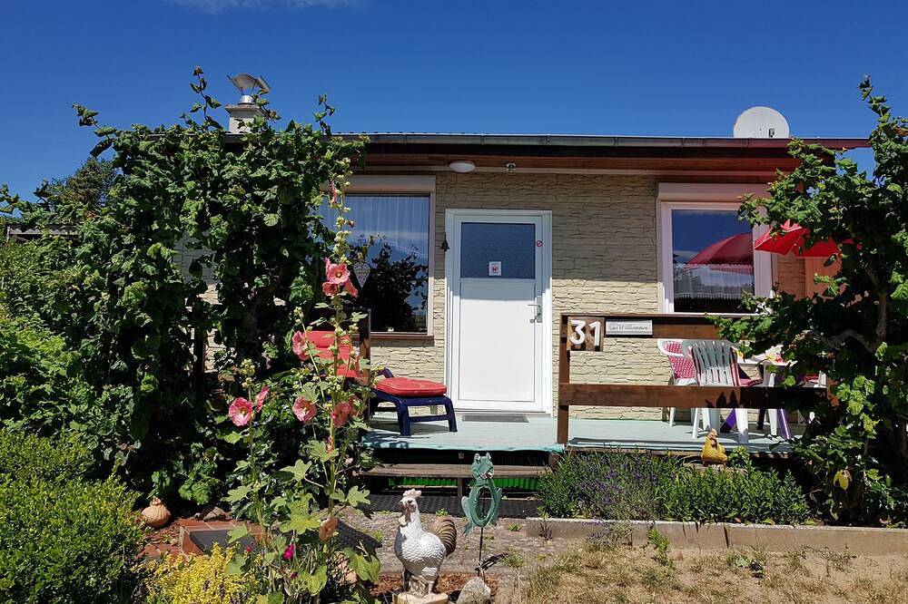 Erleben Sie Natur pur im Bungalow in Seenähe! 75,00Eur/Nacht in Schwarz, Mecklenburgische Seenplatte