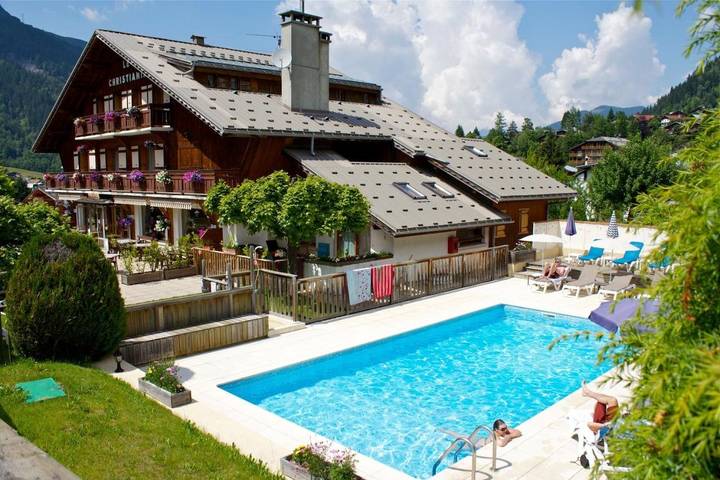 Hôtel pour 2 personnes, avec jacuzzi et sauna ainsi que piscine et jardin