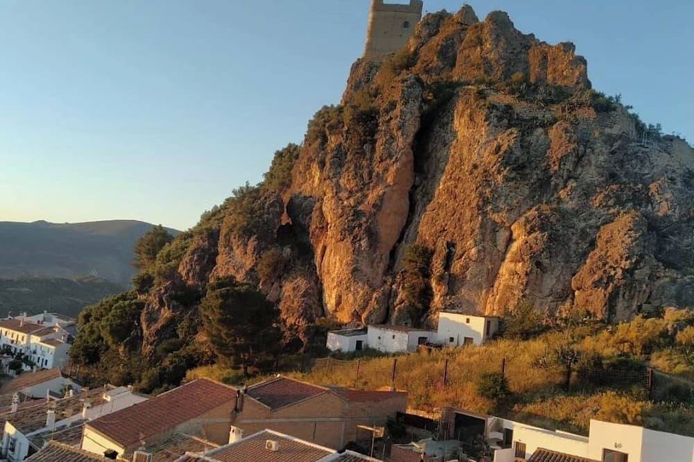 Casa Rural \"el Mirador\" en Zahara de la Sierra. Las Mejores Vistas del Pueblo! in Zahara de la Sierra, White Villages