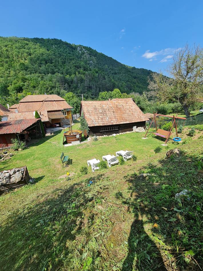 Location de vacances pour 10 personnes, avec jardin ainsi que balcon et jacuzzi, adapté aux familles en Roumanie - 3