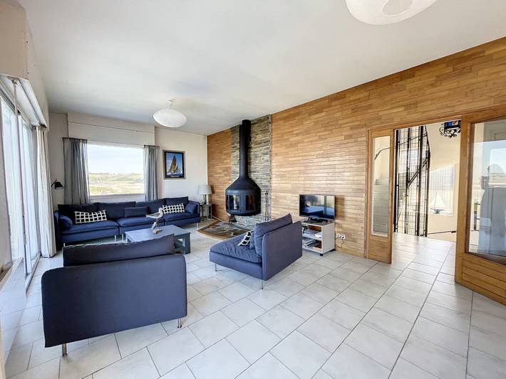 Villa with garden and beach access, terrace, 5 bedrooms, 2 bathrooms, wifi, parking in Saint-Pair-sur-Mer, Côte de la Déroute