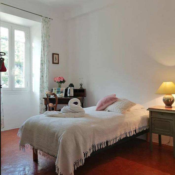 Location de vacances pour 2 personnes, avec vue ainsi que jardin et terrasse, animaux acceptés à Bouyon - 3