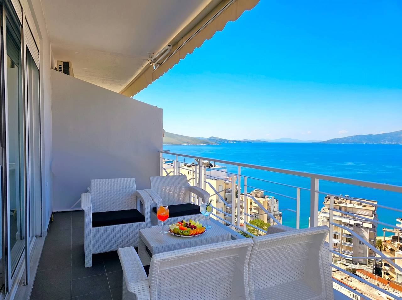 Ganze Wohnung, Ferienwohnung für 4 Personen mit Balkon in Sarandë, Vlorë