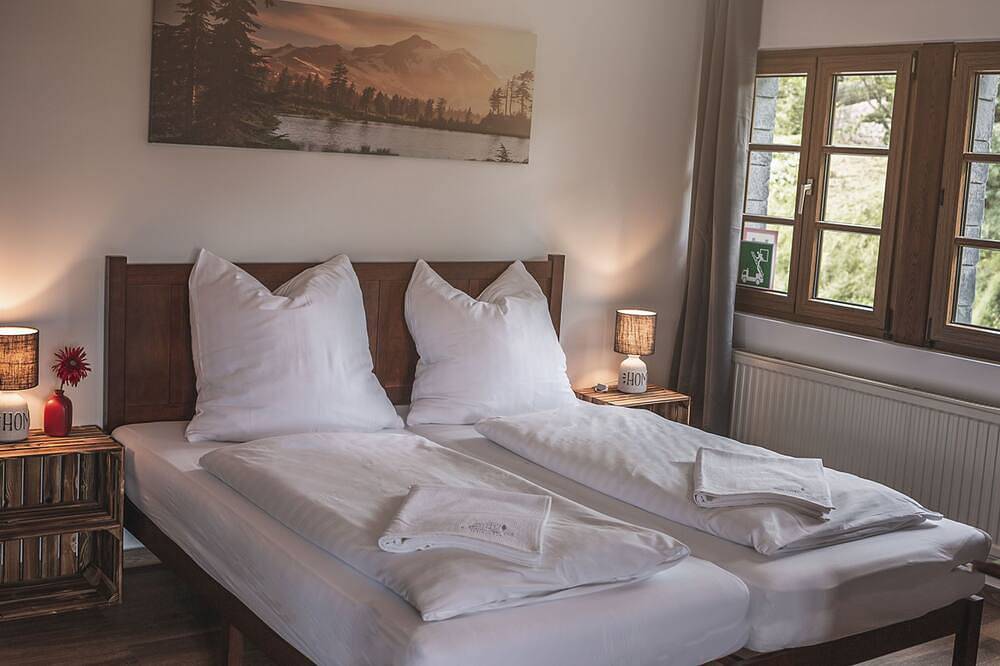 Haus für 22 Personen mit Außensauna und Hottub in Kronenburg, Dahlem