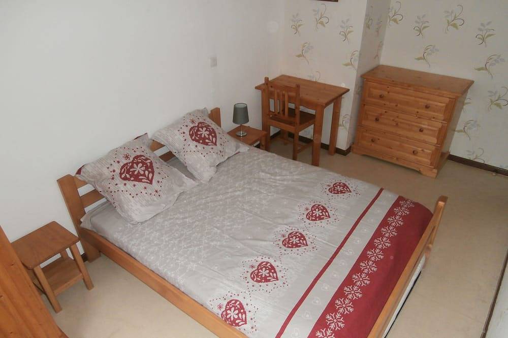 Entire apartment, Just 5 minutes from the Domaine des Sybelles! Fully equipped apartment with view. in Saint-Colomban-des-Villards, Saint-Jean-de-Maurienne region