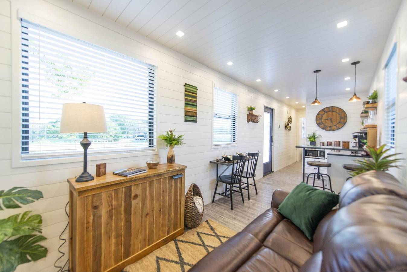 The Woods- Container Tiny House 12 min to Magnolia Baylor Downtown in McLennan County