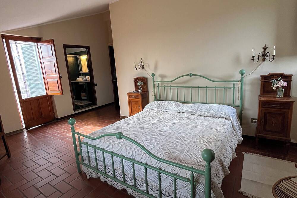 Charming 3-bedroom country house with Jacuzzi and tank pool in Zafferana Etnea, Etna