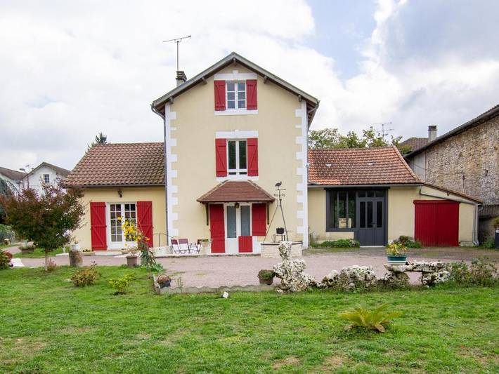 Location de vacances pour 6 personnes, avec Terrasse et Jardin à Saint-Front-la-Rivière