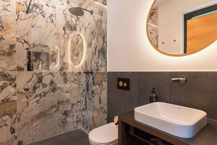 Ganze Wohnung, Ferienwohnung "Erbacher - Gabi's Suite" mit Bergblick, Sauna und Salzwasserpool in Zentrum-Bozner Boden-Rentsch, Bozen