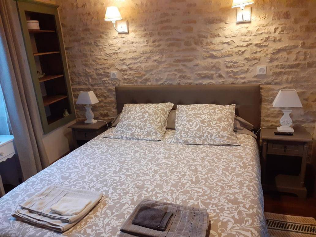 Au P'tit Versailles in Châtillon-sur-Seine, Région de Montbard