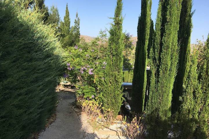 3 bed villa surrounded with tropical gardens with private pool 2 km from town. in Álora, Málaga Provinz