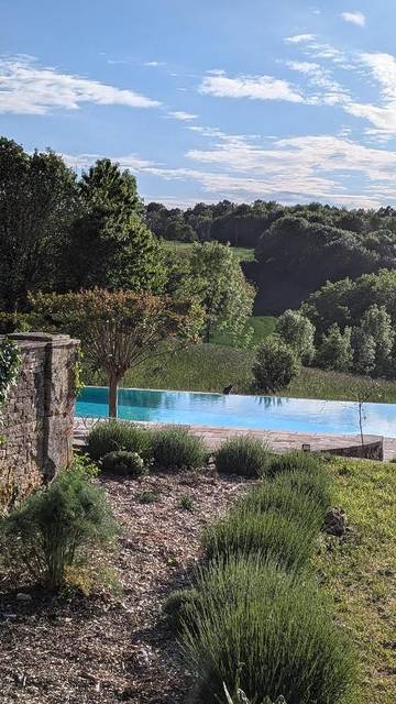 Chambre d’hôte pour 4 personnes, avec vue et piscine à Saint-Sulpice-de-Roumagnac