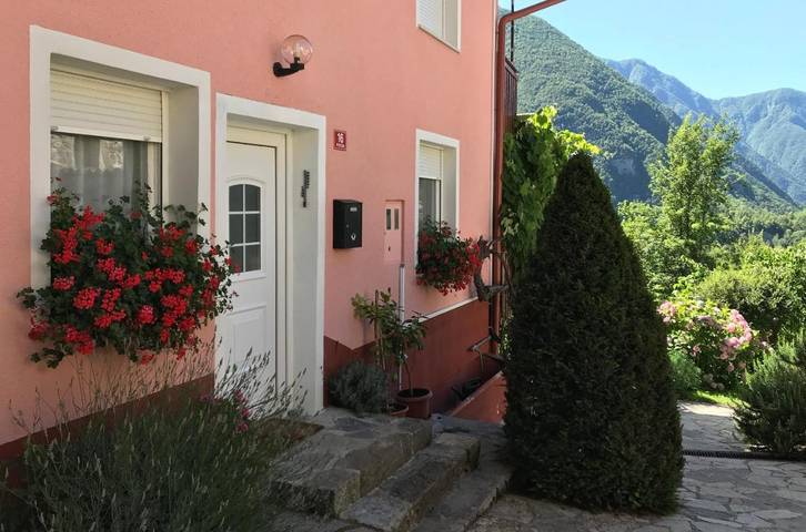 Appartement de vacances pour 4 personnes, avec Balcon et Jacuzzi ainsi que Terrasse et Jardin