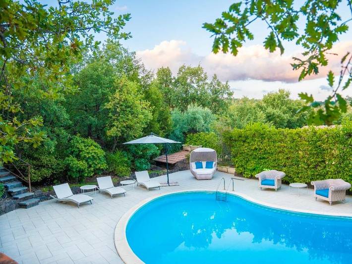 Villa für 7 Personen, mit Balkon und Terrasse sowie Garten und Pool in Ragalna